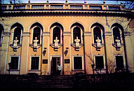 1989 Dushanbe, Helmut vor der Nationalen Bibliothek