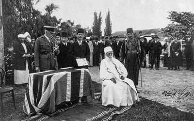 ‘Abdu’l-Bahá erhält den Rittertitel zur Linderung von Not und Hunger während des Krieges, 27. April 1920